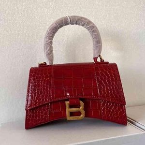 Hourglass Handbag - Red